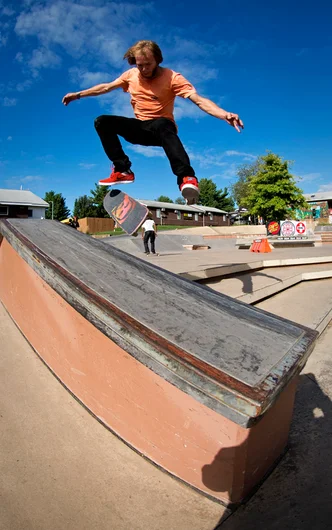 <!--wwpa-thurs-->

I
ain’t talking about the skateboard company when I say Alex Knox has got the
Kickflip Nosegrinds on Lockdown.