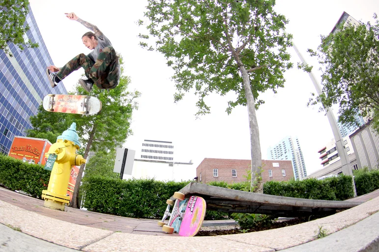 <!--bustedmicvideo-->
Jata on the prop again, this time with a mean Heeflip over the Hydrant.