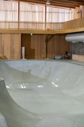 There was a concrete bowl in this park! The girls were mostly skating it and they were airing out 6 feet above coping. It would have been cool to tie it into runs, but it didn't work from where the judges were posted up!

<!--damnamjapan2022finals-->