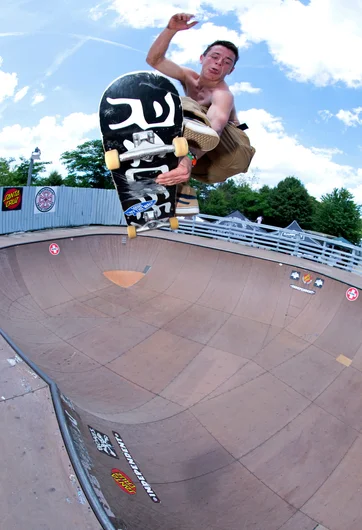 <!--daatlsun-->

Gus Gordon didn’t even Qualify for the semis but that didn’t stop him from blasting head high Liens Airs in the backyard bowl.





