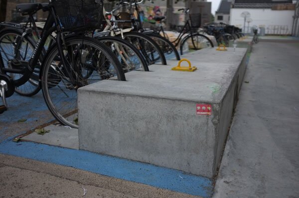 Randoms From Copenhagen: bike rack ledges
