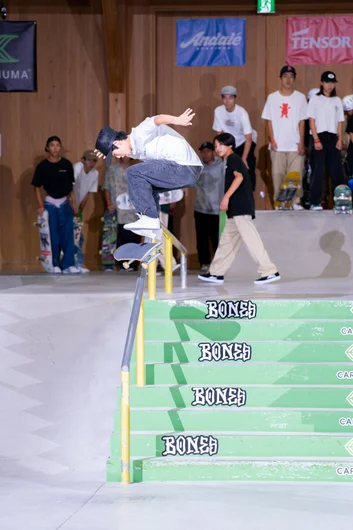 Then taking it over to the other side for the biggerflip blunt.

<!--damnamjapan2022besttrick-->