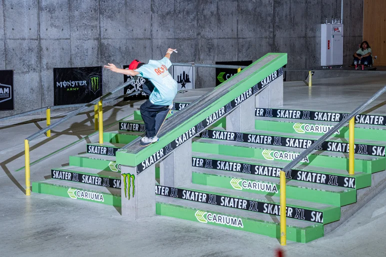 Rio returns after blowing kisses at the crowd and gives them a front nosegrind instead.

<!--damnamjapan2023mensqualifiers-->