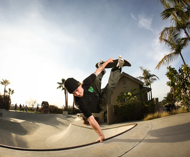 <!--ayctwshawk-->


Taylor Bingaman, frontside invert. 