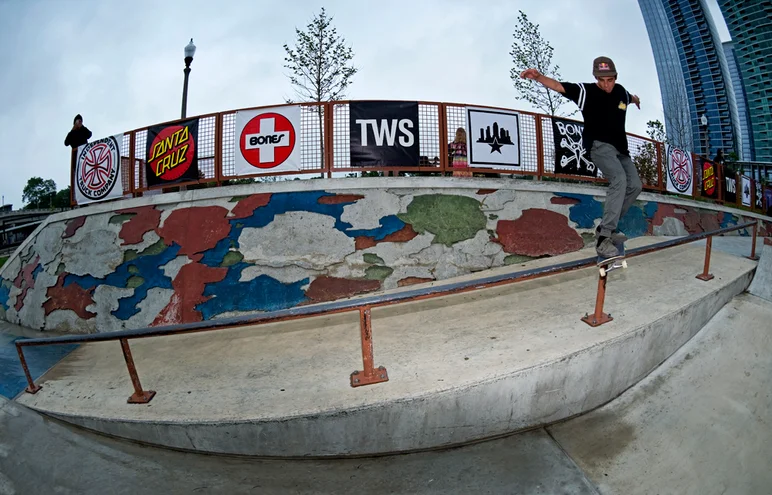 <!--dachiday2-->

Alex Midler once again Front Feeble grinding a long one into 2nd place and a Golden Ticket in his hand.