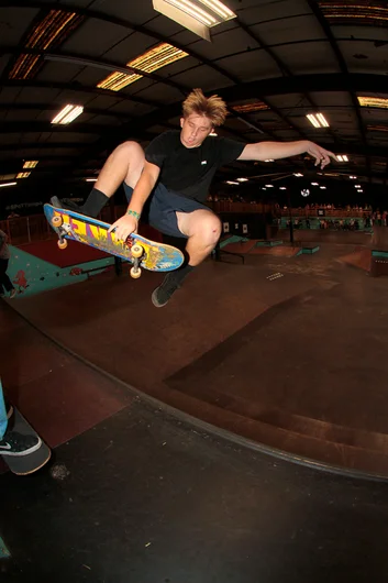 <!--btsb16-->

Austin Butler keeps it old school, FS Bonless Disaster. Best hair award goes to...