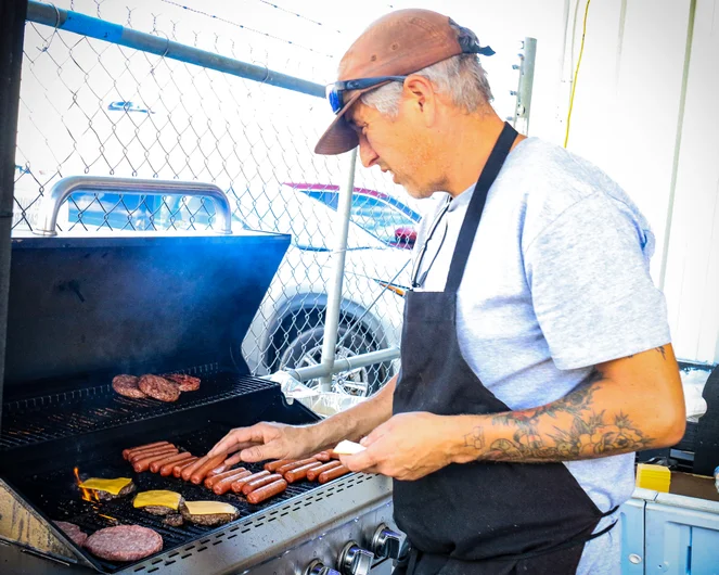 Burger break with the one and only Scott Spear…

<!--harvestjam2023-->