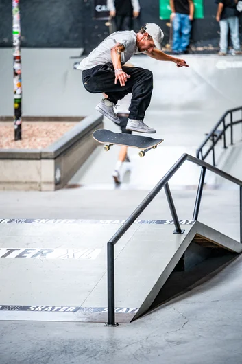 Simon Deprez warms up with a hard flip into a front board

<!--damnamnetherlandsday2qualifiers-->