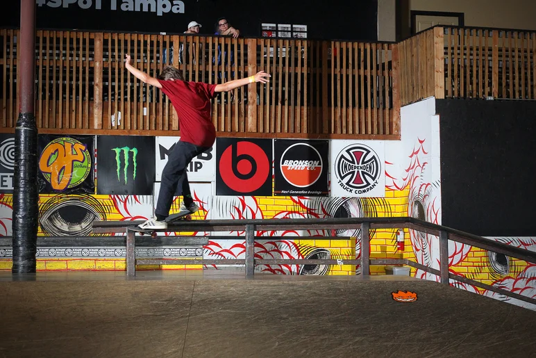 <!--BTSB18-->

RJ Paz : Smith Grind
