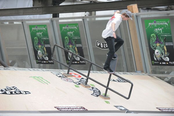 Amsterdam: Robbin de Wit – frontside nosegrind 180