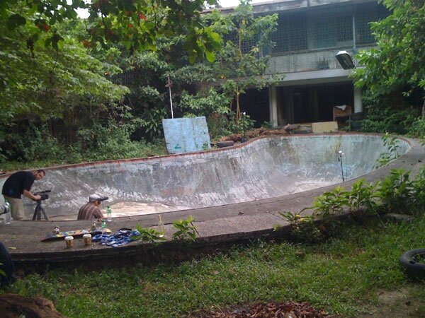 DVS Phillipines Tour - pool skating