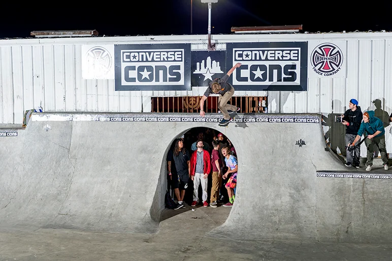 <!--pro17-consjambart-->

Jake Wooten - BS tailslide.