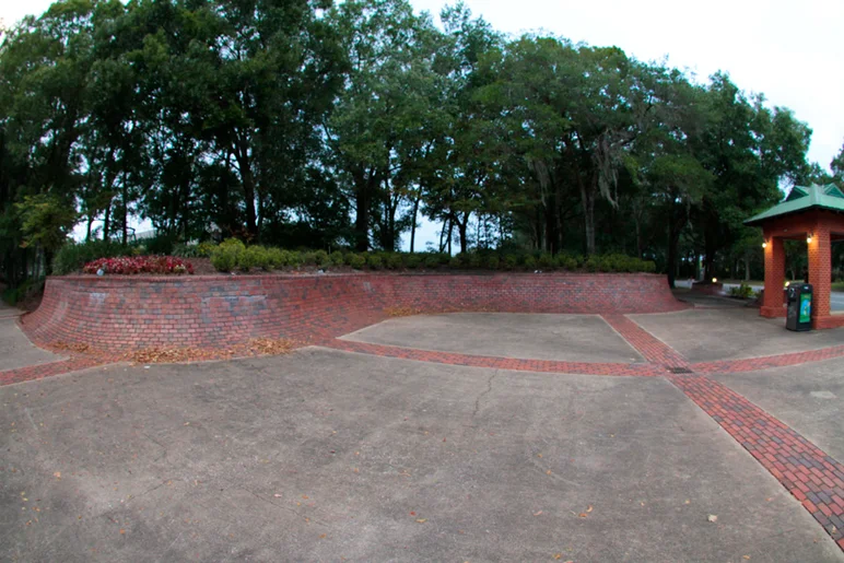 <!--exp115-->

Ahhhhh Maitland Banks, one of Orlando's most known spots.