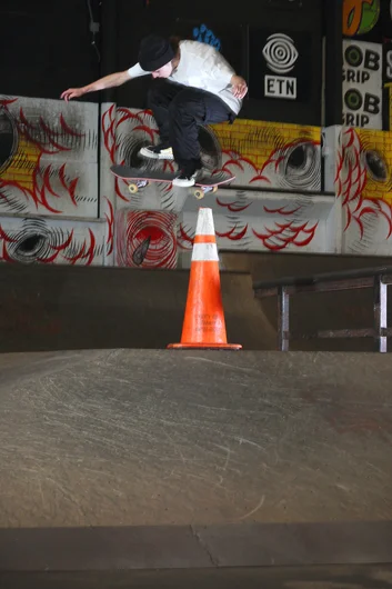<!--dcssvid-->

Wes Box : Backside Flip
