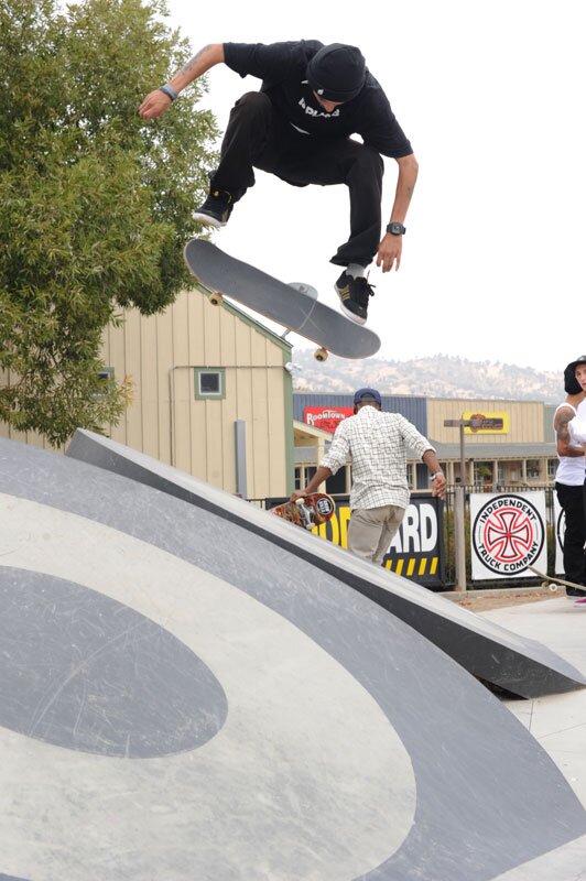 Anthony Estrada - nollie backside 360 heelflip