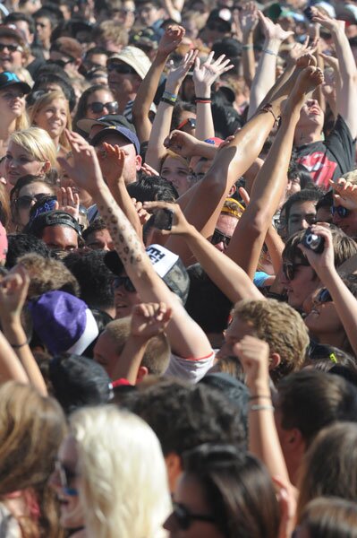 Coastal Carnage 2011: amateur crowd surfers