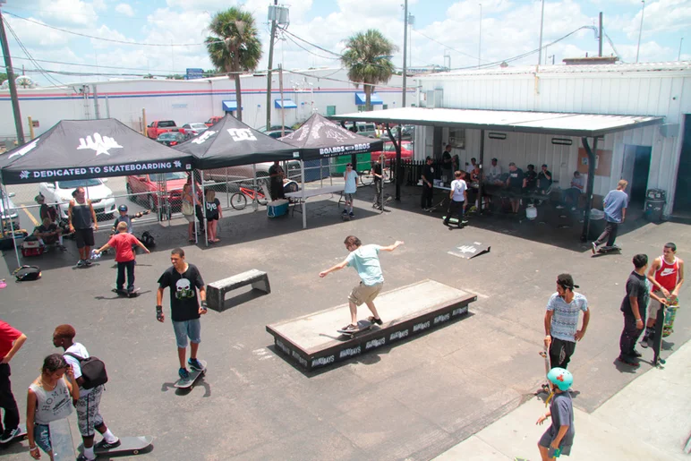 <!--gsd16-->

The grill is going, the drinks are flowing, and everyone's getting along. 