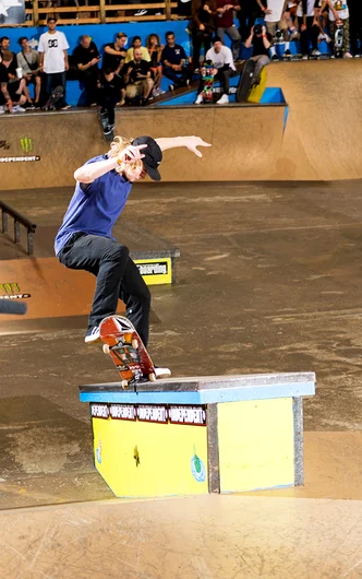<!--pro17-finals-->

Alec Majerus, Switch Front Crook the Hubba.