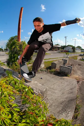 <!--conshaines-->

This spot was sketchy, you had to swerve in and out and try not to fall off the side. Alejandro, Nosepick pull in with the one arm assist. 