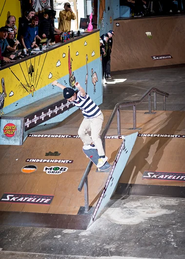 <!--pro20finals-->

Hina Maeda bumps to Feeble.

