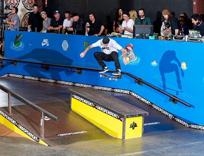 <!--pro17-finals-->

Podium local Luan Olivera Kickflips over the small Hubba like it's nothing.