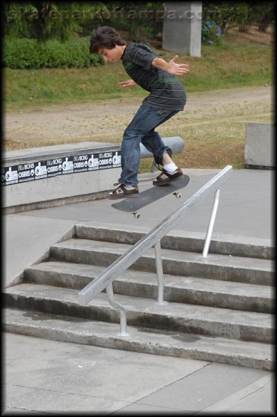 Micky Papa - kickflip back smith