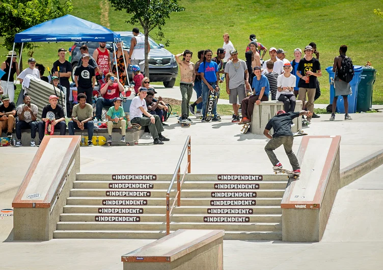 <!--da-chicago16-sat-->

Wait your turn!  Dashawn Jordan is b/s 180 Nosegrinding.