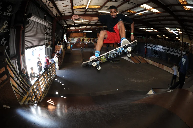 <!--hj2014-->

Nikko Pinto is a tall dude with major pop. Nikko was blasting these frontside kickflips on the Kahuna nearly every try.


