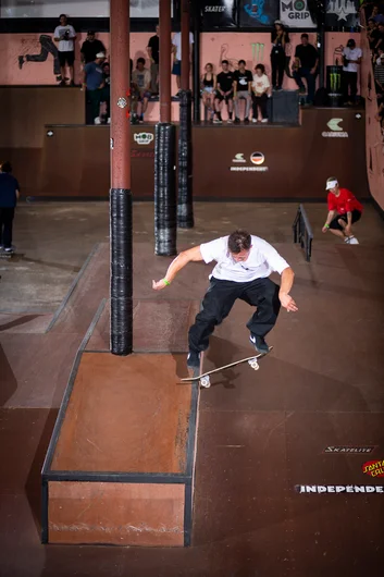 Carlos Riibiero’s wife clapped and whooed when he did this Nollie Heel Tail.. it was
cute!

<!--tampapro23day3-->