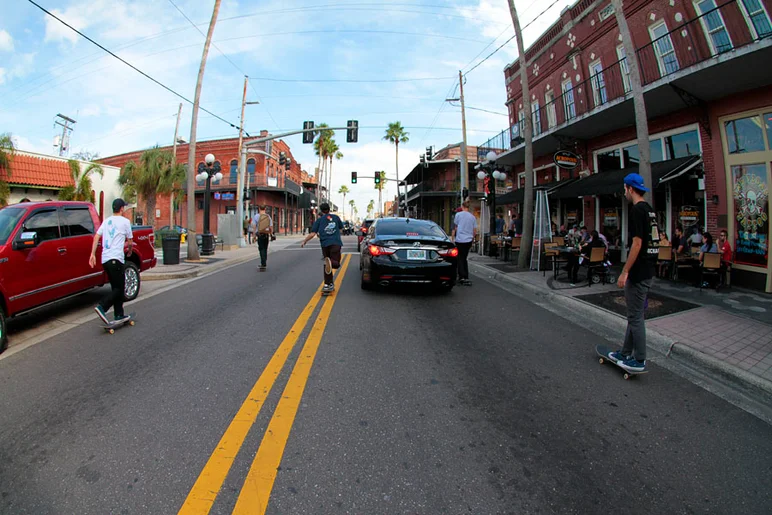 <!--toaweekend-->

After everyone showed up, the crew skated off through traffic to find some spots to skate.