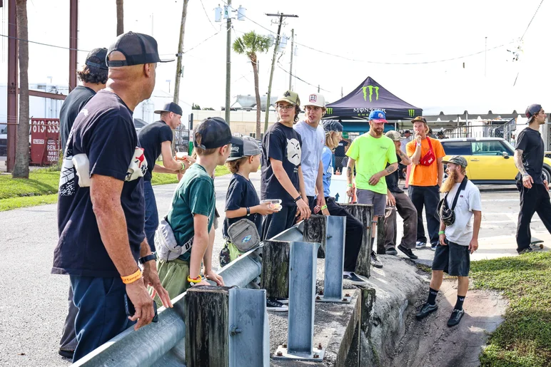 The crowd eagerly awaiting the start of the race…
<!--tampaam2023qualifiers-->