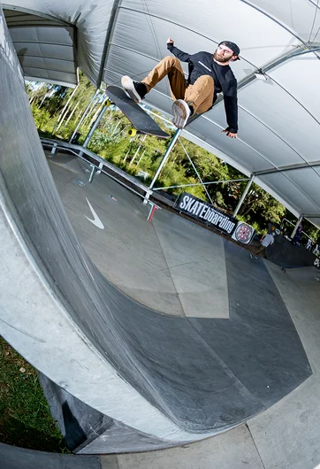 <!--daaus-fri-->

Joel Bray, Frontside Flip Revert on the big bank.