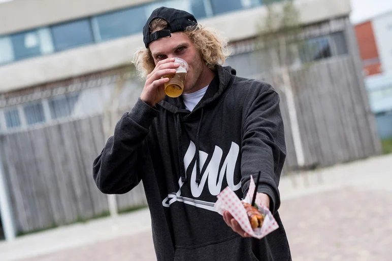 <!--daamsday1-->

Nothing goes better with skateboarding than beer and food on sticks.