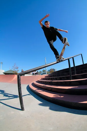 <!--txrt14-->

DMFP - Front Nose Blunt on the handrail.