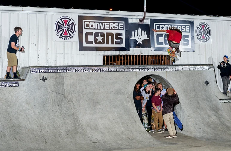 <!--pro17-consjambart-->

Cody Lockwood - Kickflip melon to fakie.