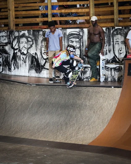 <!--soj19photos-->

Jamie Kutcher : Blunt Nose Grab