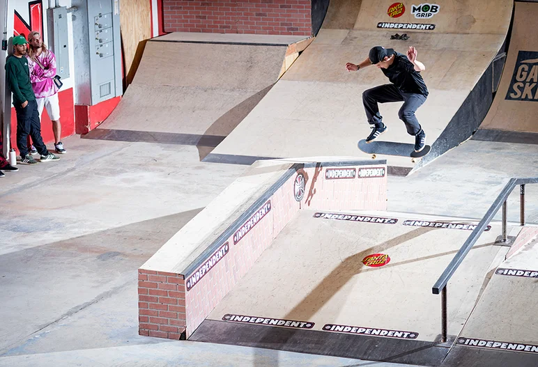 <!--dachi19finals-->

Noll-A-Frame B/S 180 Flip.