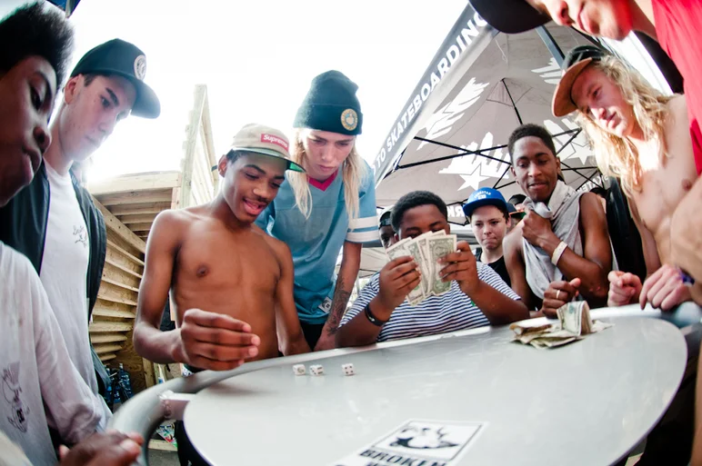 <!--ta14-sd-->

Real serious dice game.