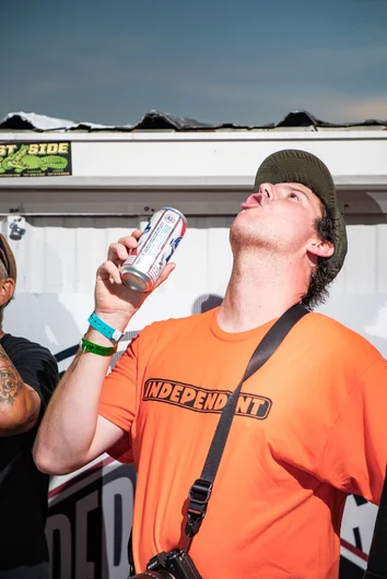 That's a familiar face. Mathjis gargling some beer in the name of Flatspot Mag

<!--prolegendsvertjam2023-->