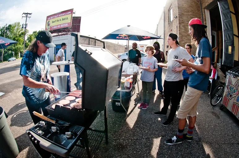 <!-- damnamfamilia14friday -->

Finally some food! Hotdogs and burgers save lives.