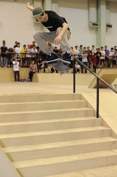 Damn Am Shanghai: Johnny Tang - kickflip