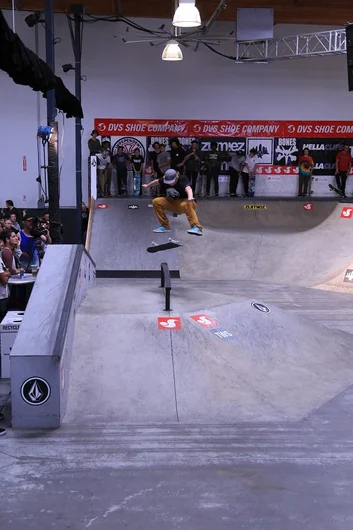 <!-- damnamvolcom14day3 -->

Jamie Foy - Kickflip