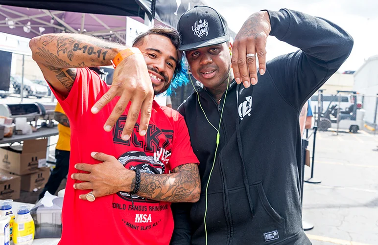 <!--pro17-finals-->

Manny knows when you’re around J-Scott that you gotta keep dem hands downn!!