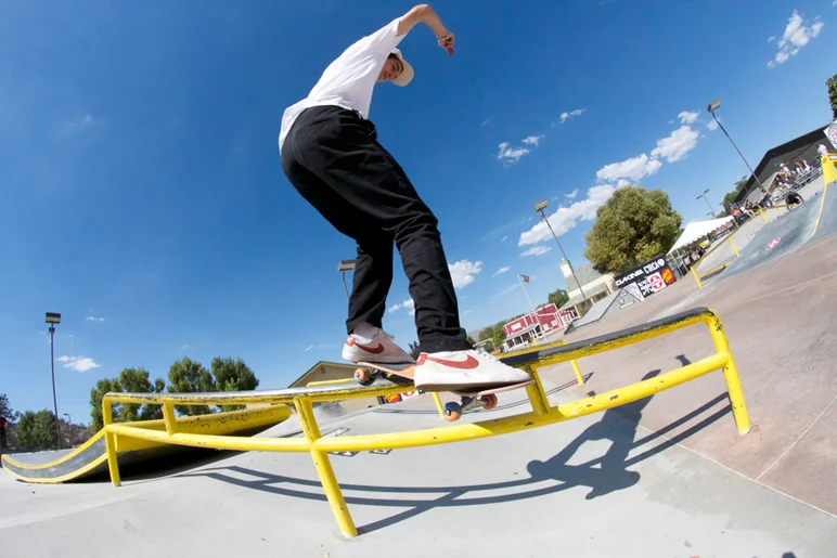 <!--daww-thurs-->

Austin Holcomb, Making barley grinds look way too easy. 