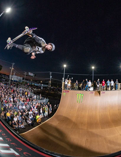 Phil follows up the invert with a backside air for the crowd

<!--TampaAm2023provertlegendsjambony-->