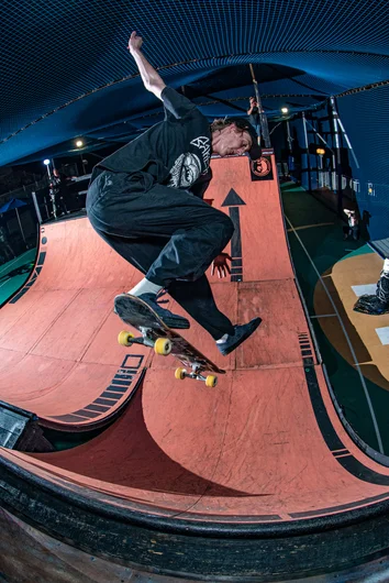 Peter is quite the lolly gagger. Fakie ollie one footer

<!--floggingmollycruise23-->