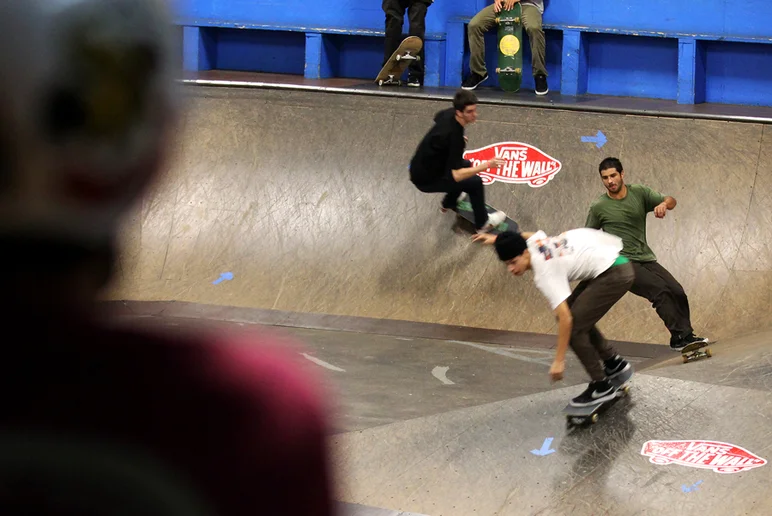 <!--cotc17-->

Most guys made it through the ?rst turn in decent shape, but it still got a little dicey. 