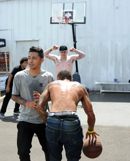 <!--tampapro2014d2-->

While it was heating up on the course, Manny Santiago, Chaz Ortiz, Kevin Romar and Franchise Boy got warmed up with a game of basketball. Chaz and Manny here were plotting their strategy.