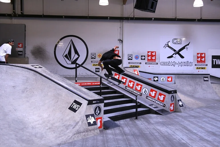 <!-- damnamvolcom14day2 -->

Kevin Bradley - Backside heelflip