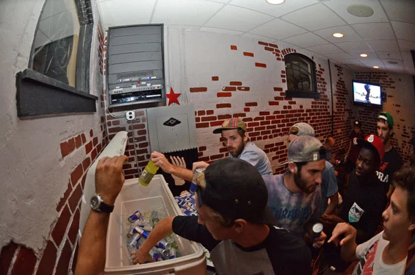 I spy Orlando ripper, Bert Wootton, getting a Gatorade.<!-- Bake and Destroy Premiere -->